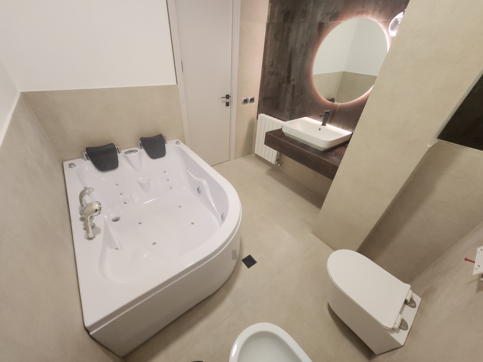 Guest bathroom accessories