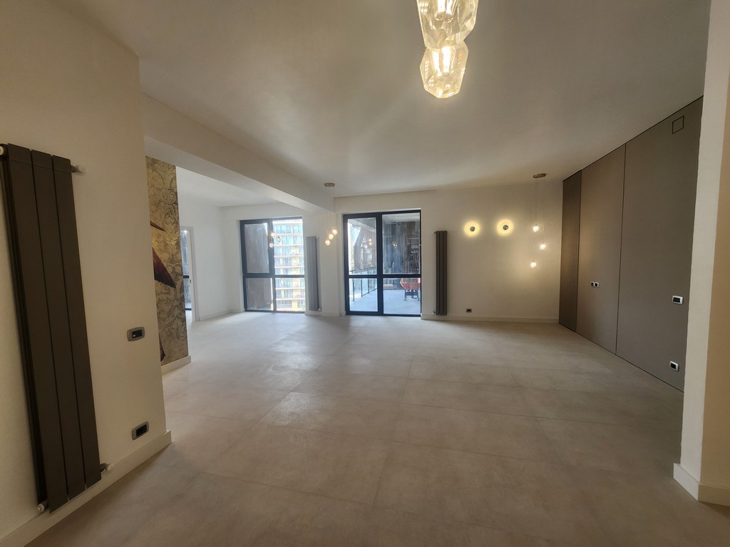 Guest bathroom floor details