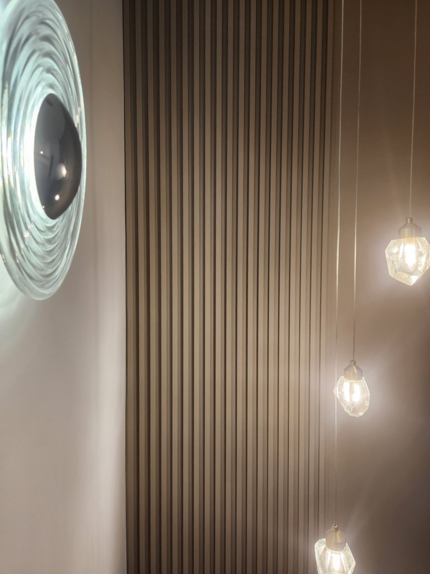 Second guest bathroom with bathtub